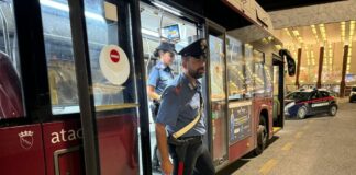 Roma, 4 rapine in rapida successione sul bus. Arrestati 4 ragazzi
