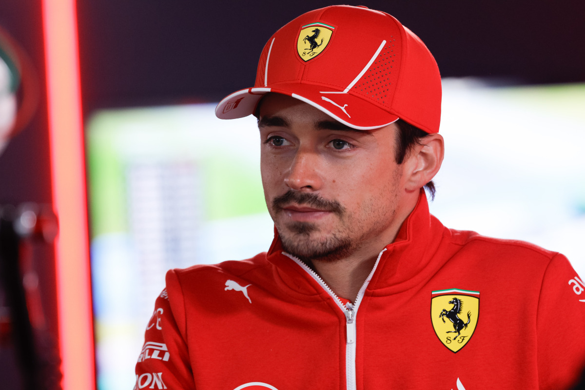 Ferrari, bagno di folla a Milano. Hamilton e Leclerc “Speciale”