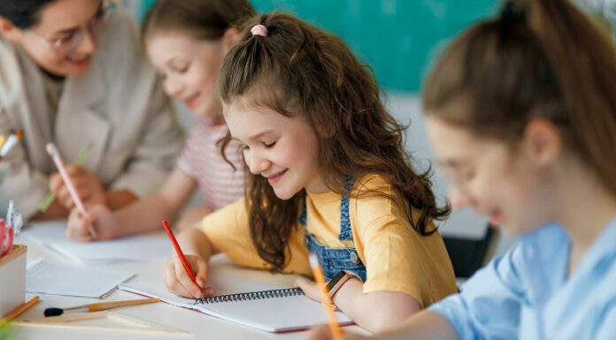 Amazon, al via la sesta edizione di “Un click per la Scuola”