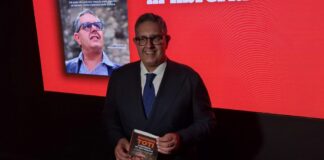 Giovanni Toti presenta il suo libro “E’ processo a politica”