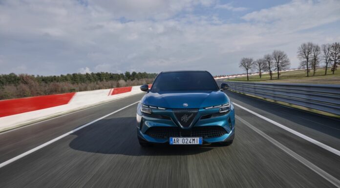 A Parigi Alfa Romeo Junior debutta in versione Ibrida