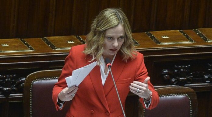 Meloni “Difenderemo i nostri confini, in Italia solo legalmente”