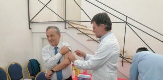 I medici di Palermo si vaccinano e aprono la campagna antinfluenza