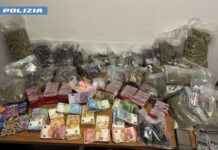 Sorpresi con oltre 30 chili di droga, padre e figlio arrestati a Roma