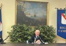 De Luca “In arrivo il primo dei 50 treni per la Circumvesuviana”