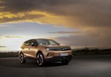 Nuovo Opel Grandland con fari Intelli-Lux HD, stop alle notti oscure