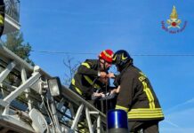 Latina, incendio in un palazzo. Soccorse da vvf due donne e neonata