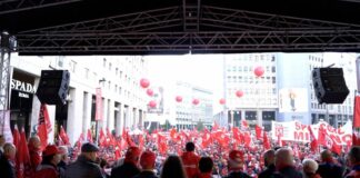 Milano, oltre 5mila pensionati Cgil in piazza contro la Manovra