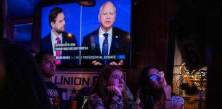 Nel dibattito tra vice Vance in vantaggio, poi Walz sferra il colpo 6 gennaio