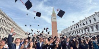 Consegnati oltre mille diplomi di laurea agli studenti di Ca’ Foscari in Piazza San Marco