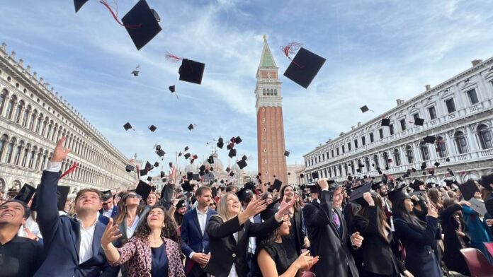 lauree_piazza_sanmarco_comune_venezia