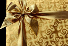 L’andamento del settore del lusso in Italia e nel mondo: dati e tendenze regalo di lusso con fiocco