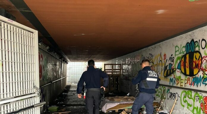 Polizia Locale sgombera il sottopasso Santa Maria dei Battuti