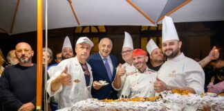 Cannolo da record a Palermo, misura 30 metri di lunghezza