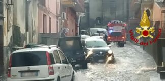 Maltempo nel Catanese, allagamenti e torrenti esondati. Persone intrappolate in casa e in auto