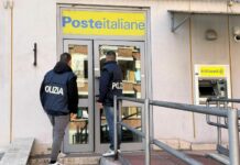 Alle Poste per un prestito travestito da prete, 61enne arrestato a Roma