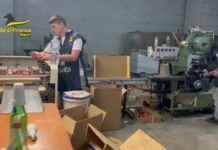 Fabbrica clandestina di sigarette scoperta a Benevento, arresti e sequestri