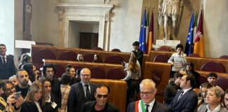 Consegnata la Lupa Capitolina a Venditti, “Dedico il premio a Roma”