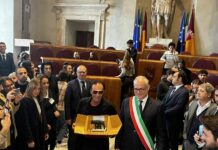 Consegnata la Lupa Capitolina a Venditti, “Dedico il premio a Roma”