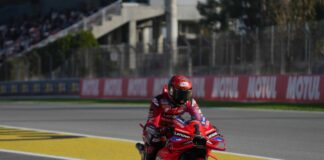 Bagnaia vince Sprint Barcellona, Mondiale si decide domani