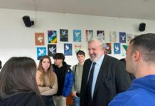Emiliano agli studenti “Il rispetto dei diritti per ricostruire la felicità”