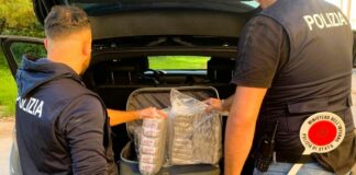 In auto con venti chili di hashish, 20enne arrestato nel Nisseno