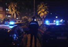 In auto con una pistola pronta a sparare, due arresti nel Napoletano