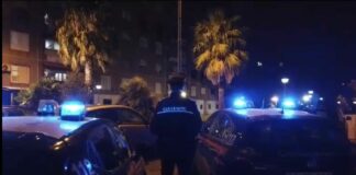 In auto con una pistola pronta a sparare, due arresti nel Napoletano