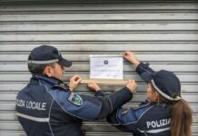 Vende alcolici a minorenni, chiuso minimarket nella bassa Brianza