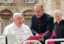 Il Papa benedice le cliniche mobili “Salus” per i bambini in Egitto