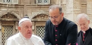 Il Papa benedice le cliniche mobili “Salus” per i bambini in Egitto