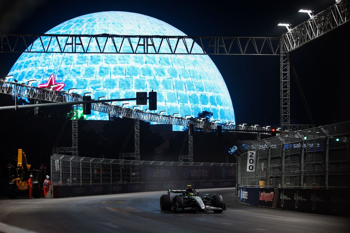 Mercedes davanti nelle libere a Las Vegas, Ferrari costante