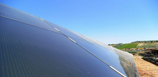 Istat, nel 2024 più fotovoltaico e colonnine di ricarica nei capoluoghi
