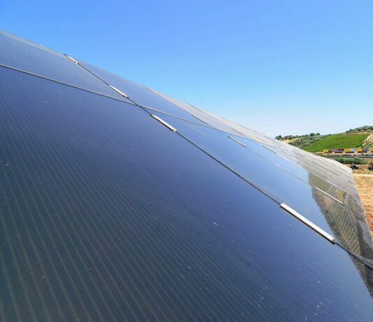 Istat, nel 2024 più fotovoltaico e colonnine di ricarica nei capoluoghi