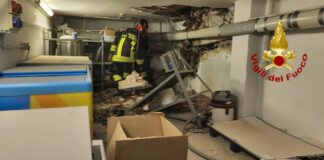 Genova, gru da cantiere crolla su Rsa. Anziani evacuati