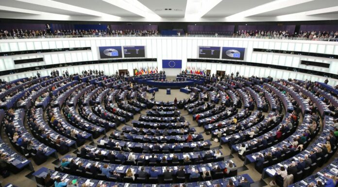Parlamento Ue “Rafforzare il sostegno militare all’Ucraina”
