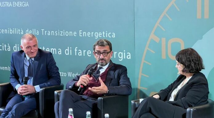 Transizione energetica, investimenti per 230 mld al 2030 in Italia