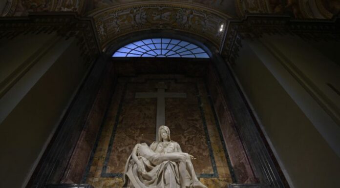 Nella Basilica di San Pietro torna a splendere la Pietà di Michelangelo
