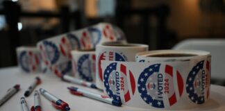 America al voto: Trump vince in North Carolina e Georgia ed è avanti negli Stati in bilico. Musk già esulta “Game, set and match”