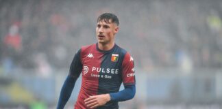 Pinamonti e un autogol dopo il rosso a Tourè, il Genoa passa a Udine