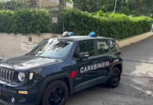 Minaccia i genitori per farsi consegnare i soldi per la droga, arrestato a Roma