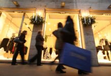 Per Natale consumi in ripresa, spesa media 207 euro