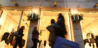 Per Natale consumi in ripresa, spesa media 207 euro