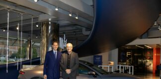 Presidente Stellantis John Elkann in visita alla Maserati