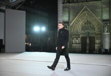 Macron “Restituiamo Notre-Dame ai fedeli, ai francesi e al mondo intero”