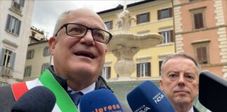 Tornano a risplendere la facciata di Palazzo Farnese e le due fontane della piazza