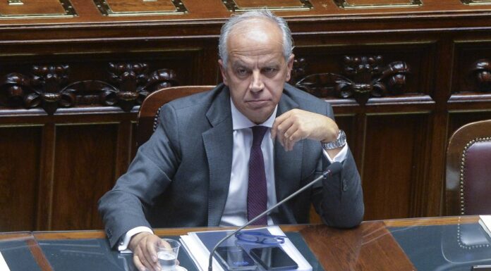 Piantedosi “I violenti nelle manifestazioni sono una minoranza”