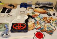 Sequestrati 2.5 chili di cocaina ed un revolver, tre arresti a Gela