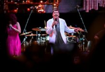 Gianni Morandi, l’eterno ragazzo compie 80 anni