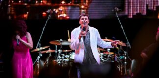 Gianni Morandi, l’eterno ragazzo compie 80 anni